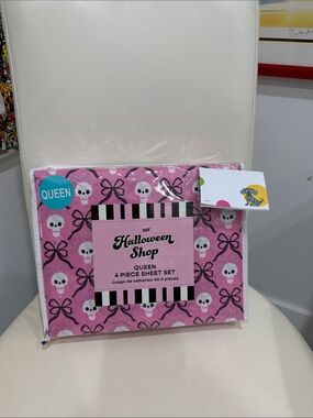 The Halloween Shop Queen 4-Piece Sheet Set - Pink Skull & Bow Print